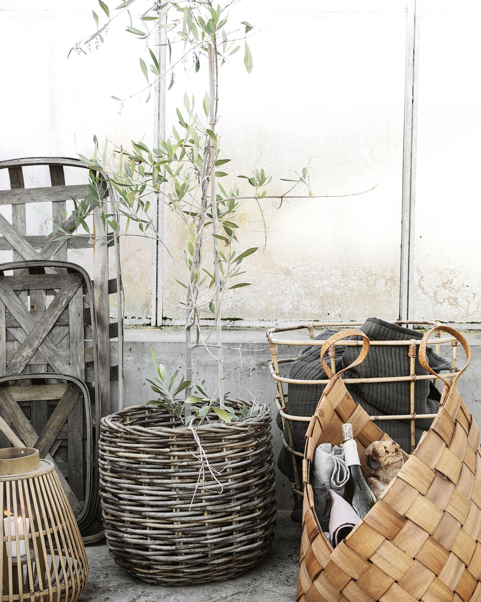 Cesta in legno capiente e dalla originale forma conica