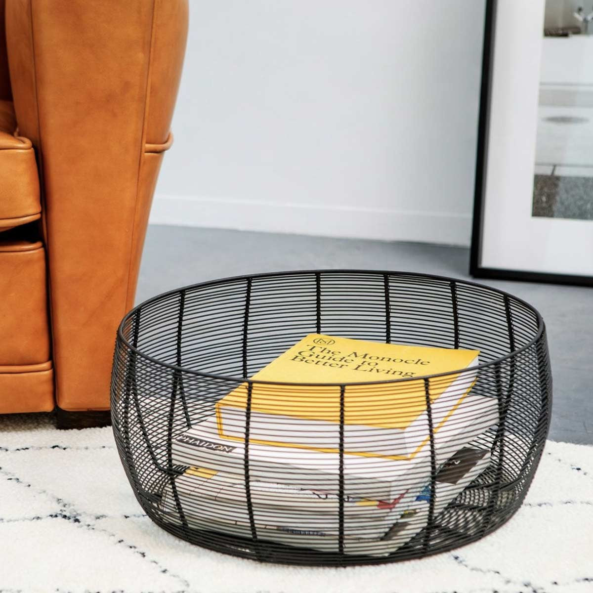 Cesta di design realizzata in metallo nero