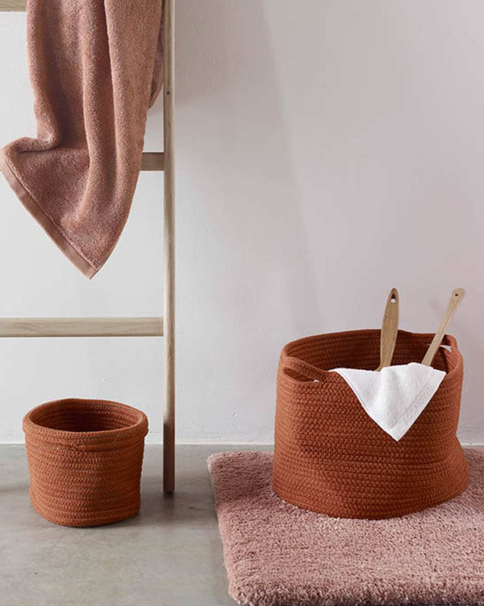 Cesti in tessuto rosso terracotta, porta oggetti per il bagno