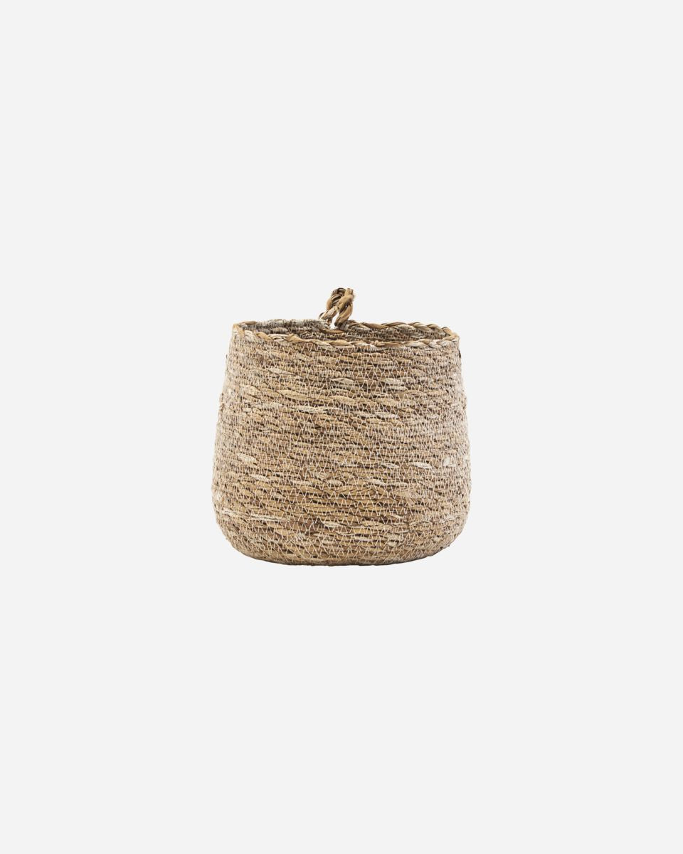 Cestino portaoggetti fatto con alghe intrecciate