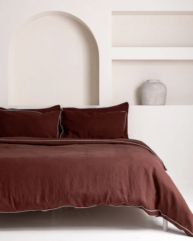 Piping - set copripiumino in lino cioccolato con bordo bianco + federe
