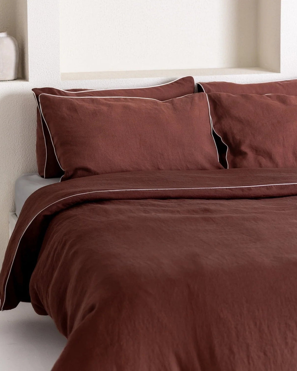 Piping - set copripiumino in lino cioccolato con bordo bianco + federe