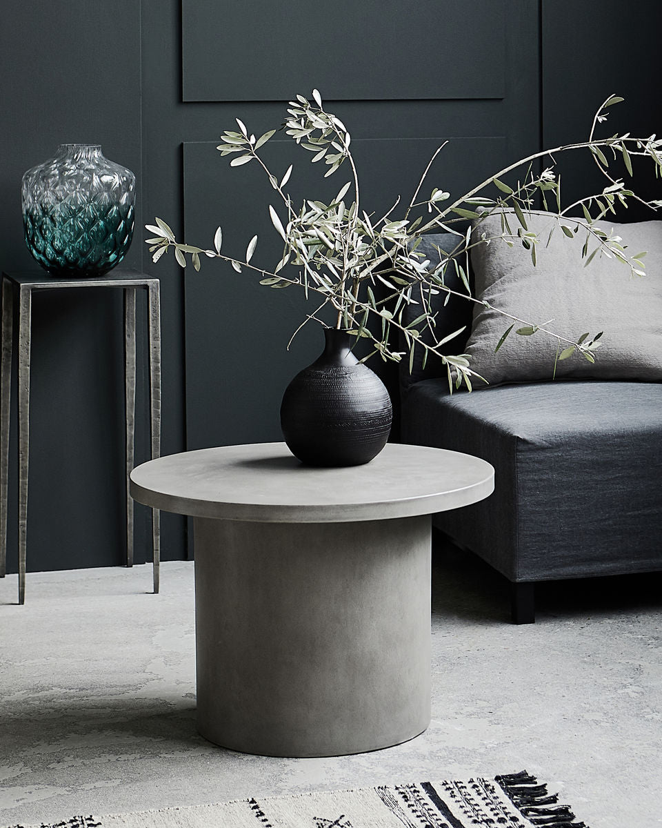 Coffee table in cemento