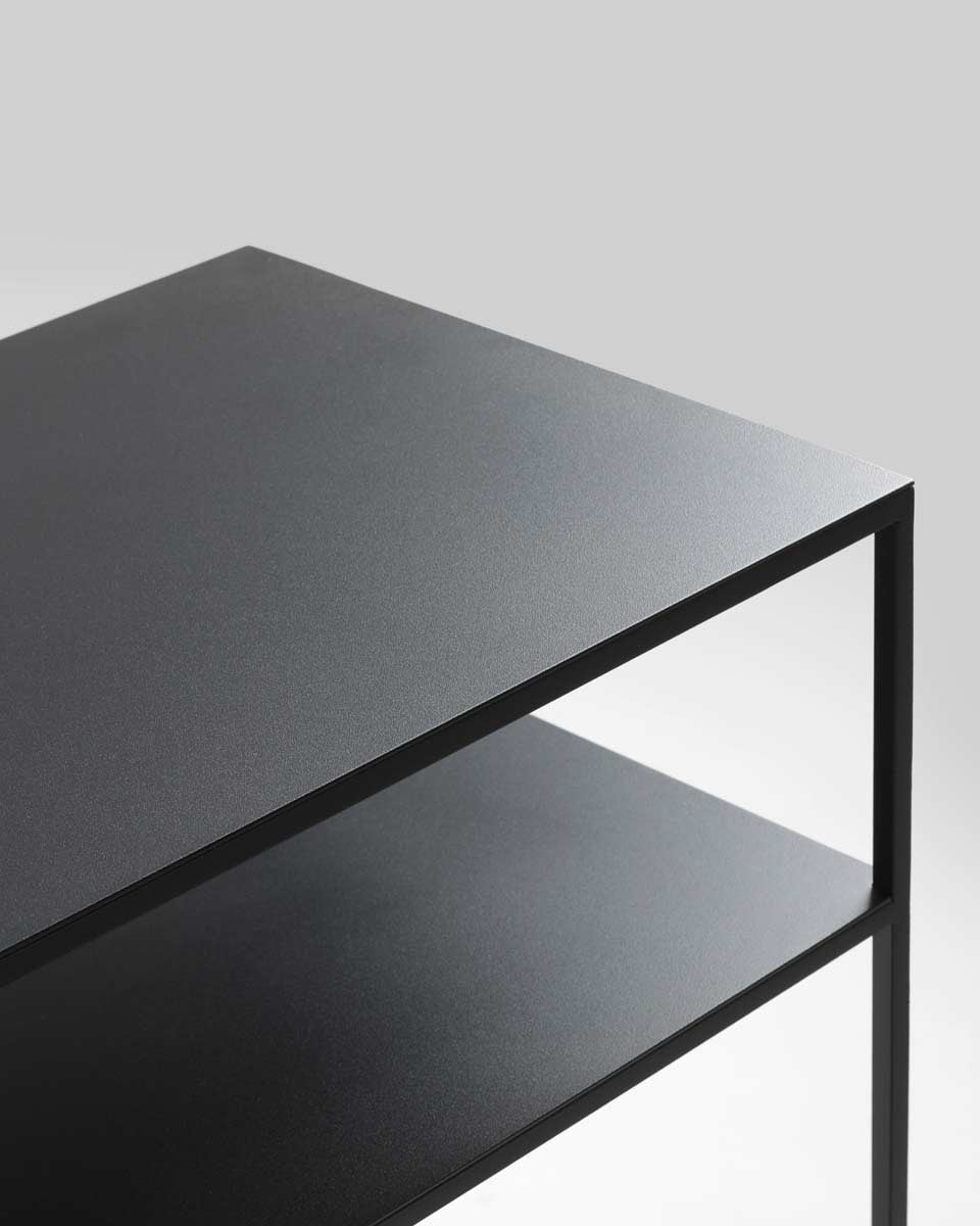 Consolle in metallo con ripiano