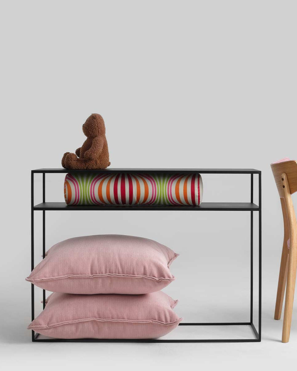 Consolle nera di design realizzata in metallo