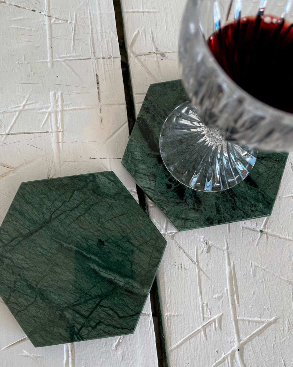 Coppia di sottobicchieri in marmo verde, esagonali