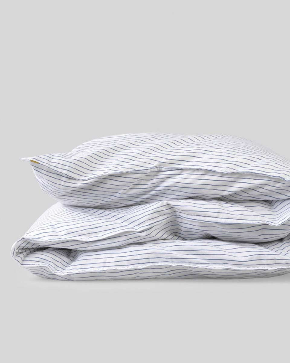 Copripiumino in percalle di cotone bianco a righe blu sottili