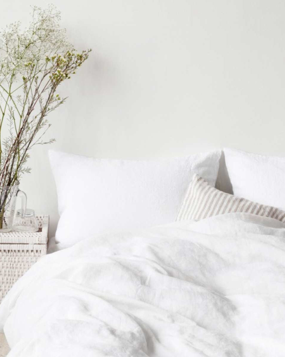 Set copripiumino e due federe in lino bianco