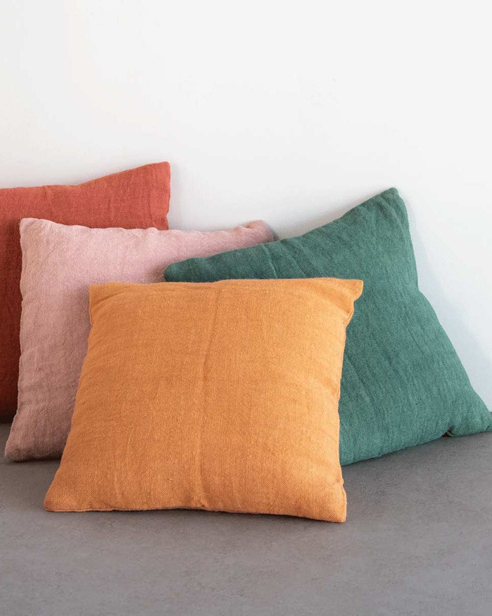 Cuscini in iuta e tessuti naturali