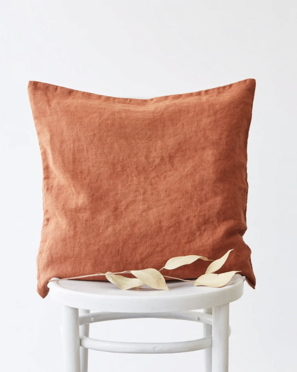 Cuscino in lino rosso terracotta