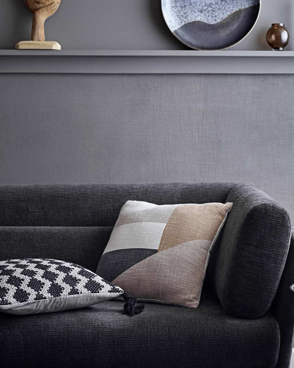 Cuscino in stile scandinavo per un living dalle linee pure ed essenziali