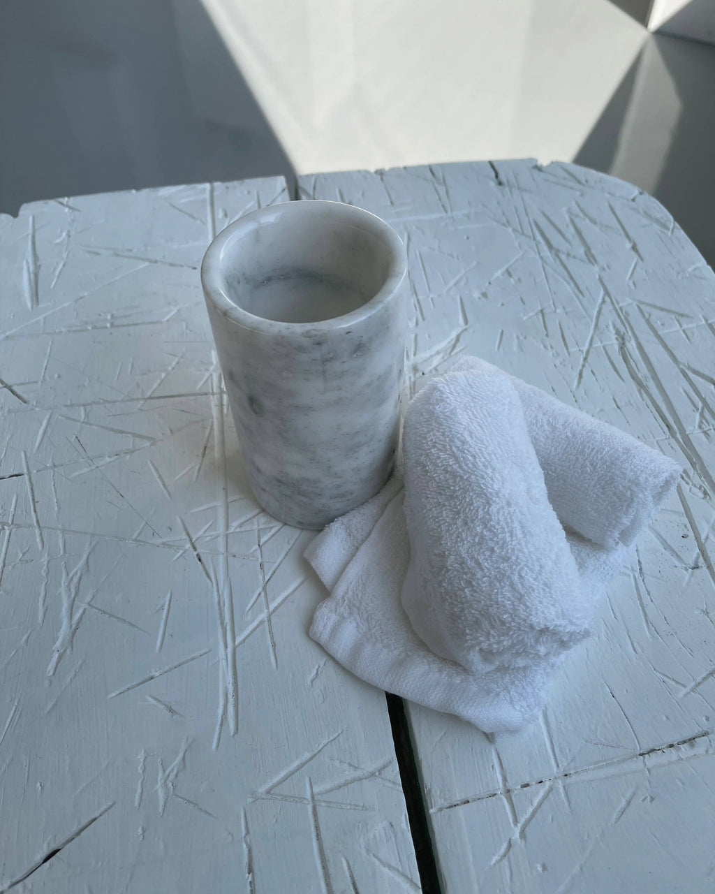 Rounded - Bicchiere porta spazzolini in marmo bianco