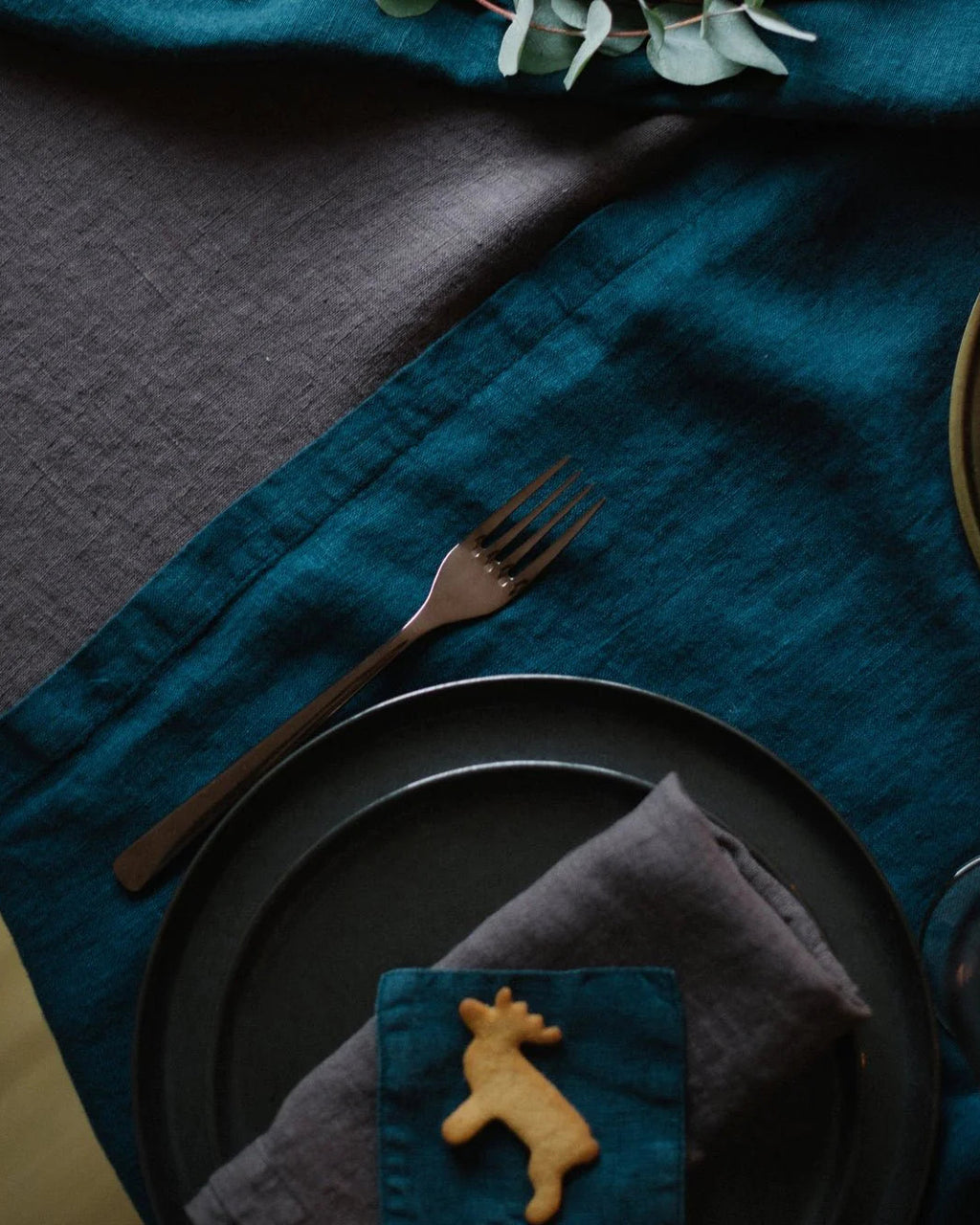 Deep Water - runner in lino blu