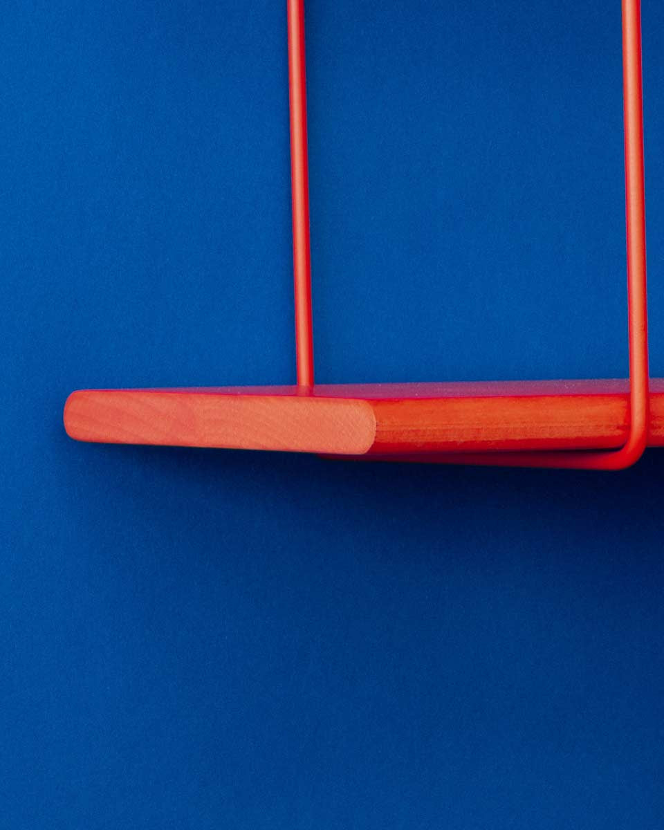 Dettaglio libreria rossa