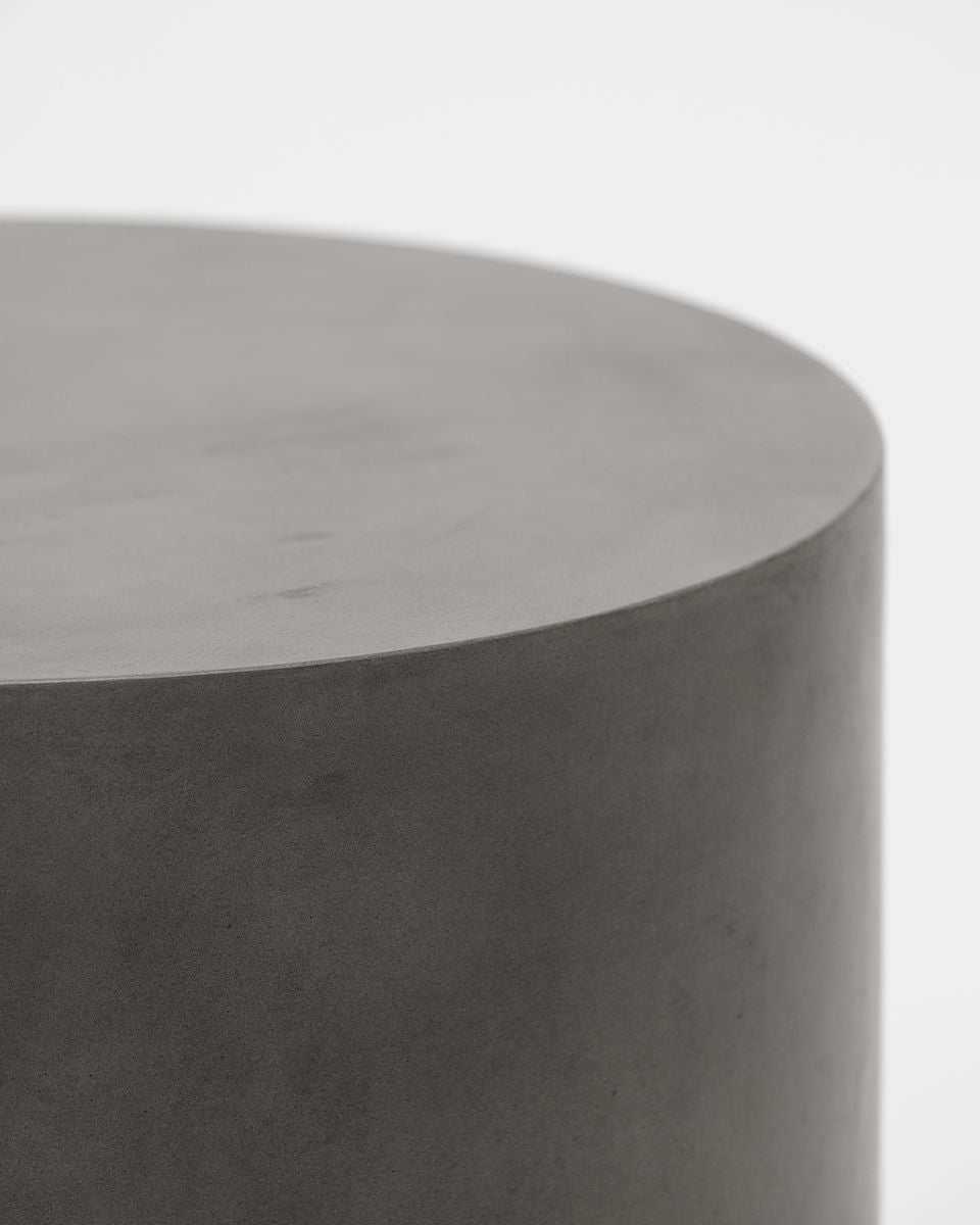 Dettaglio del tavolino rotondo Lou