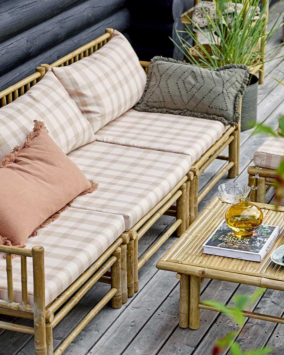 Crea il tuo divano componibile per esterni con i moduli Korfu Bloomingville