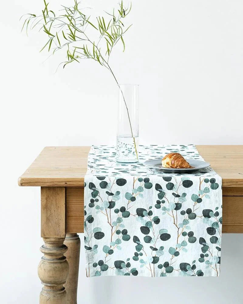 Eucalyptus - runner in lino bianco con ramage di eucalipto