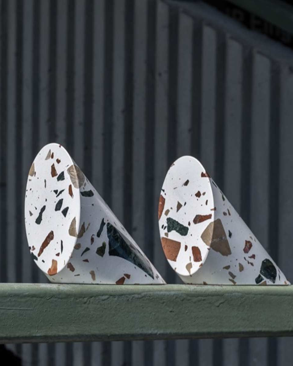 Fermalibri, fermacarte o soprammobile, Solid si adatta alle tue esigenze