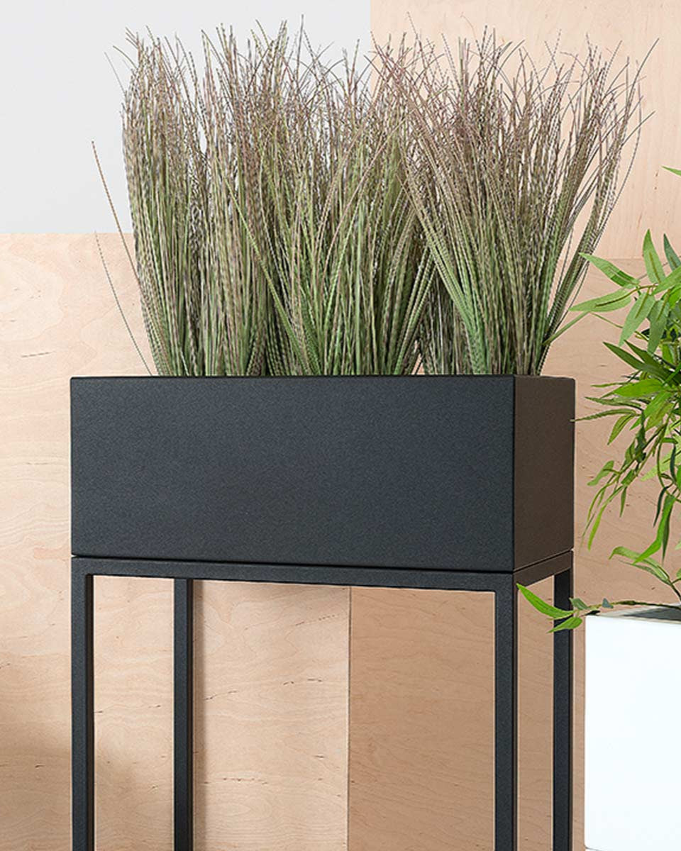 Fioriera da interni nera, moderna e di design