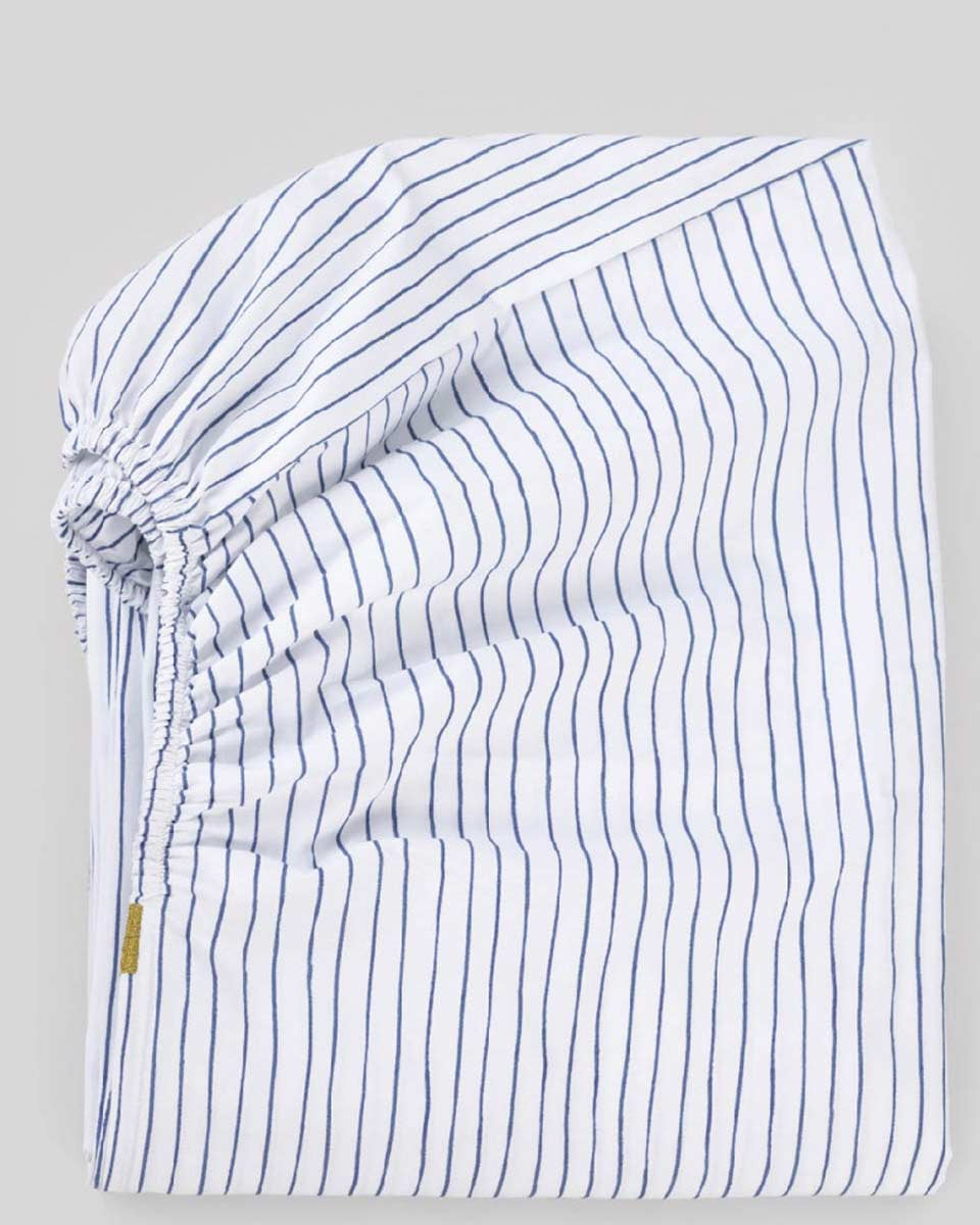 Lenzuolo con angoli a righe blu sottili 