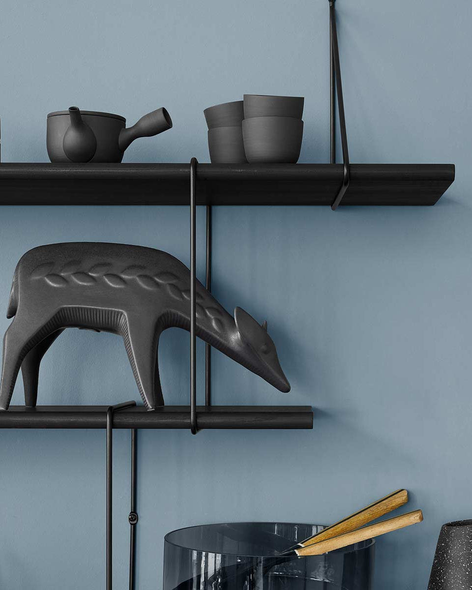 Libreria aerea nera in legno e metallo