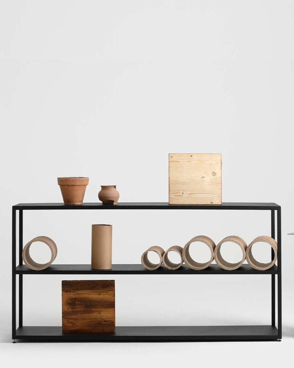 Libreria bassa nera in metallo stile industrial by Custom Form