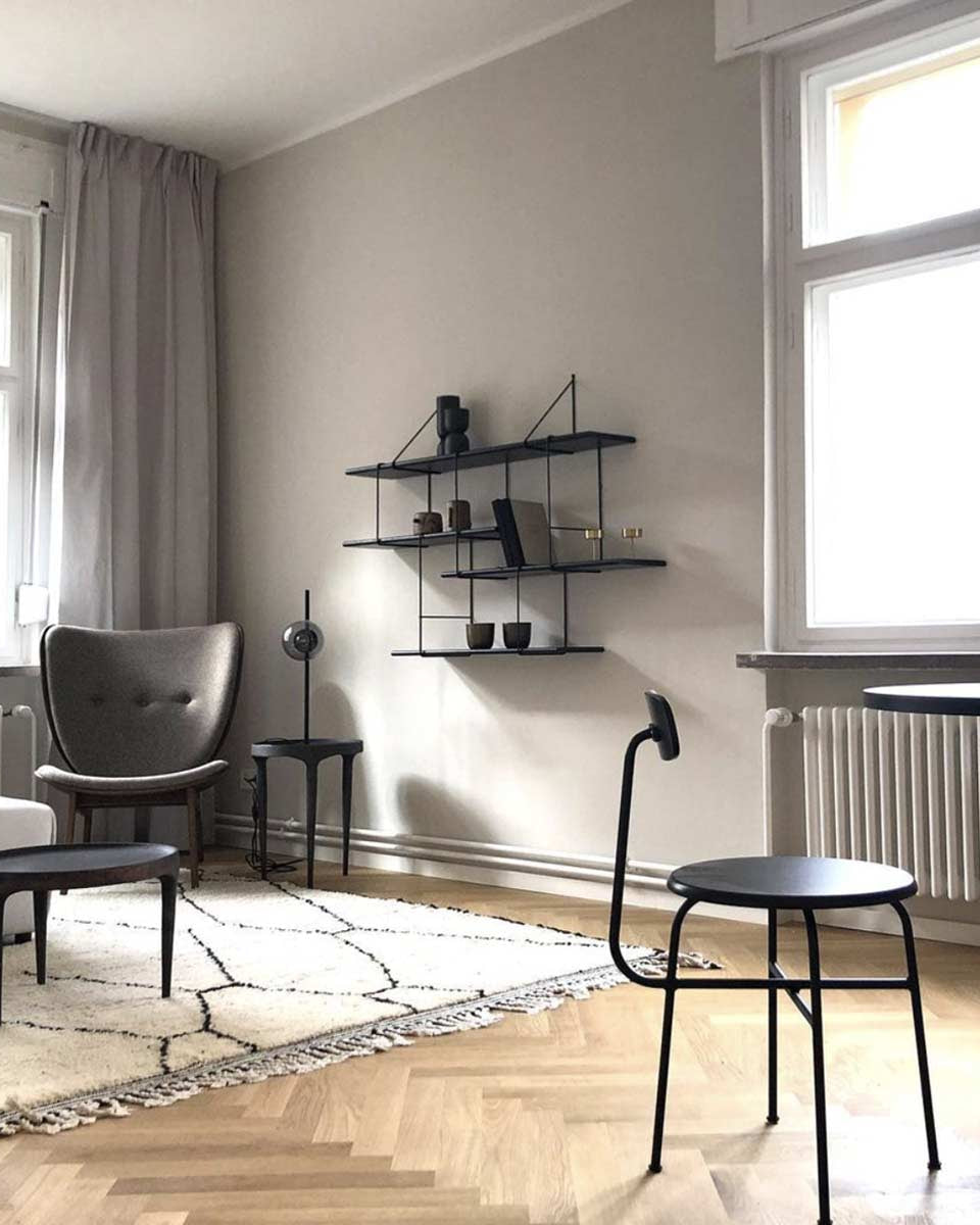 Libreria design nera in legno e metallo