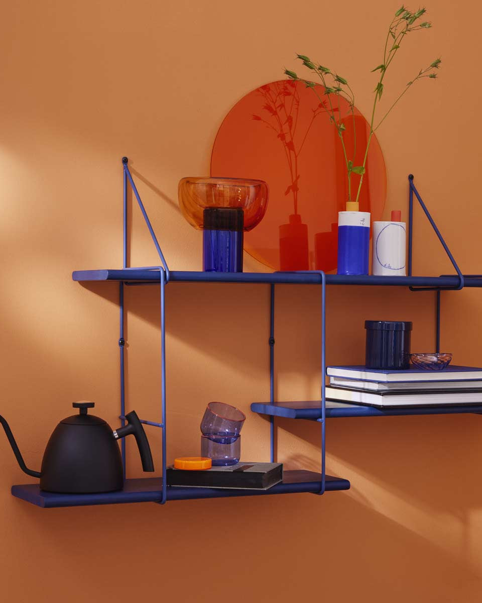 Libreria di design blu