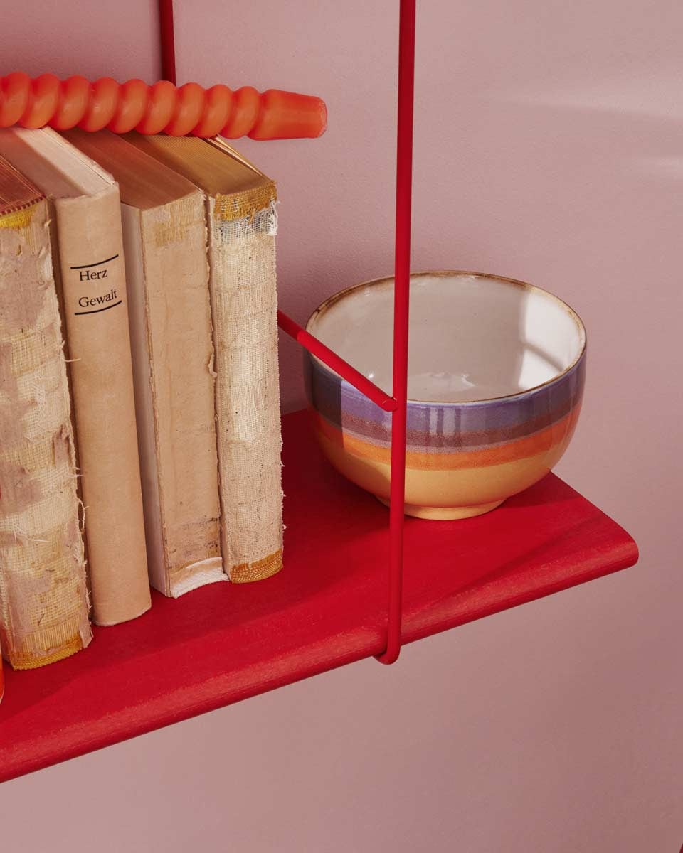 Libreria in legno e metallo rosso aragosta