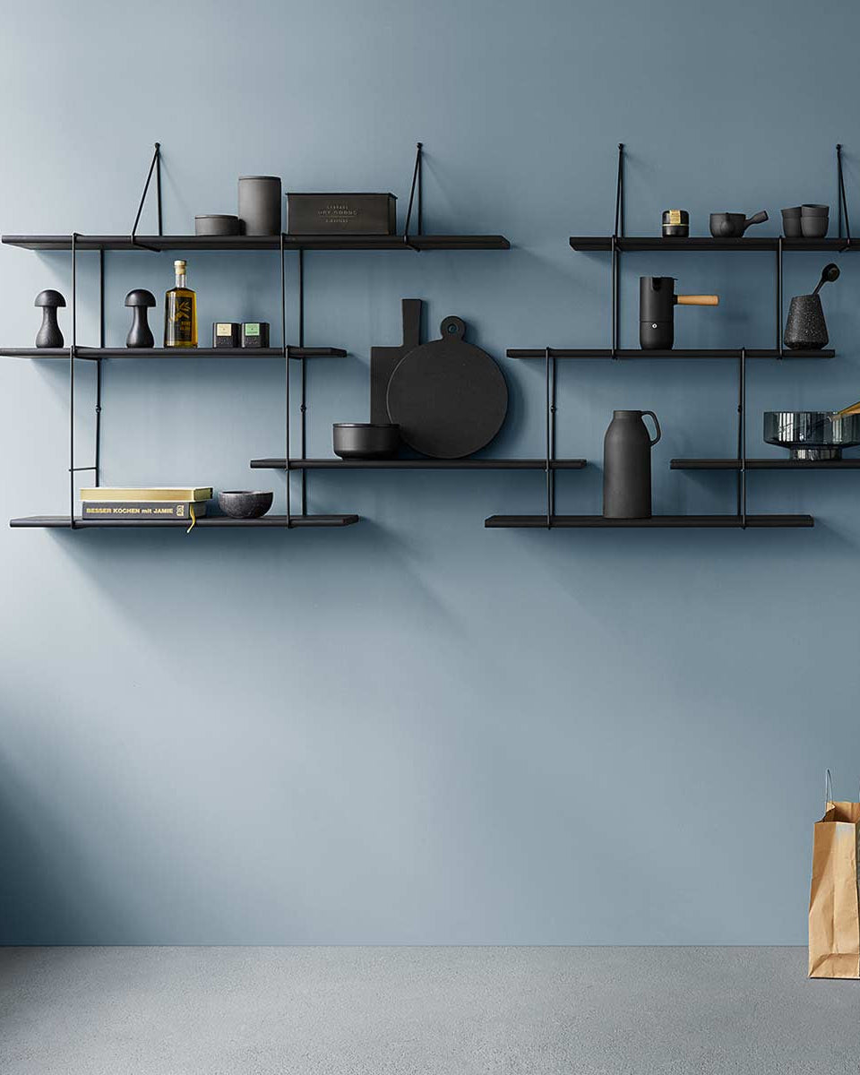 Libreria moderna nera design by Studio Hausen