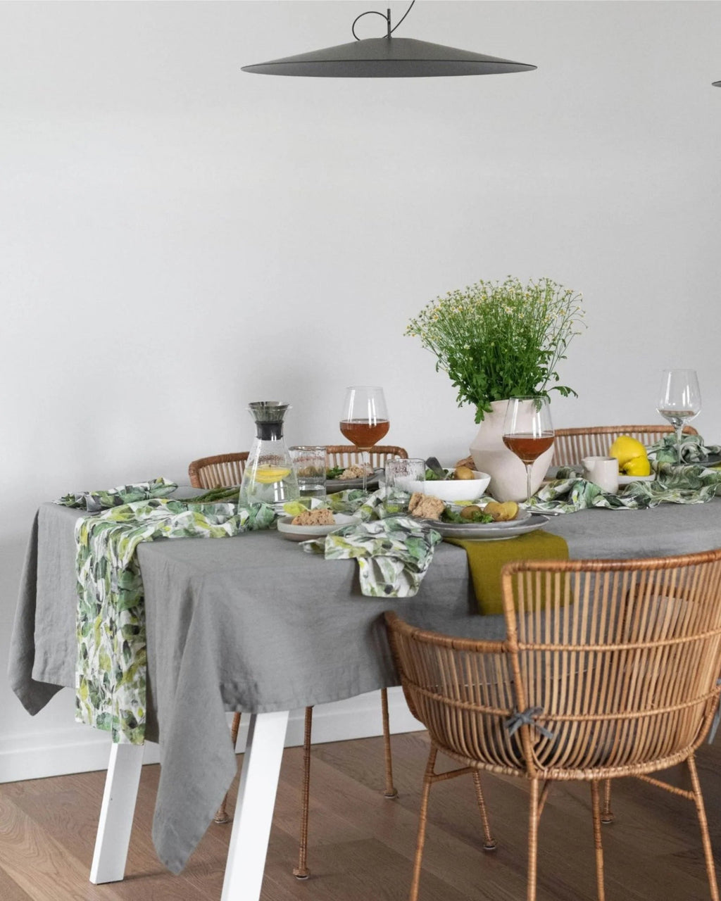 Lotus - runner in lino con stampa foglie verdi