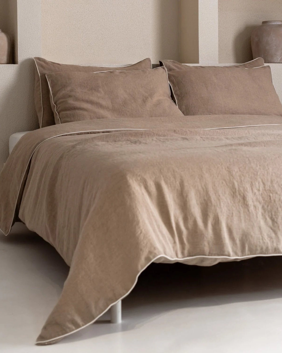 Piping - set copripiumino in lino tinta naturale con bordo bianco + federe