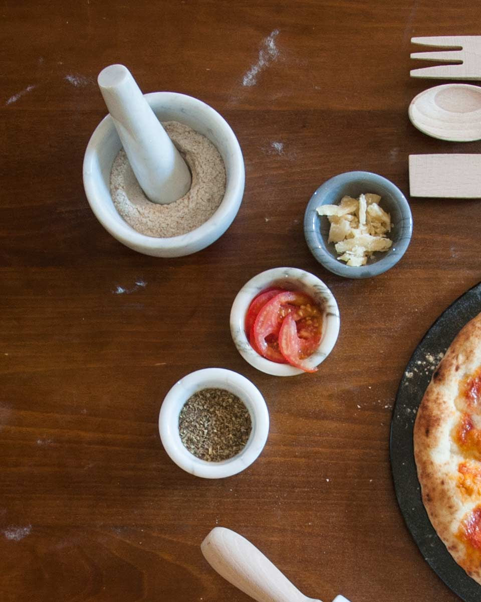 Mortaio e pestello in marmo