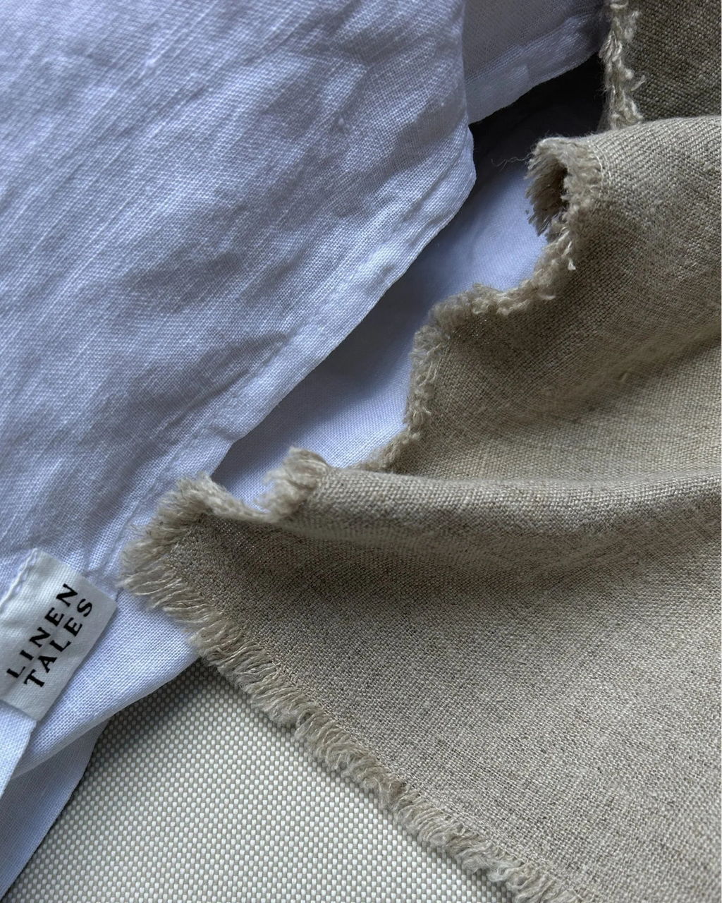 Fringes - runner in lino tinta naturale con frange