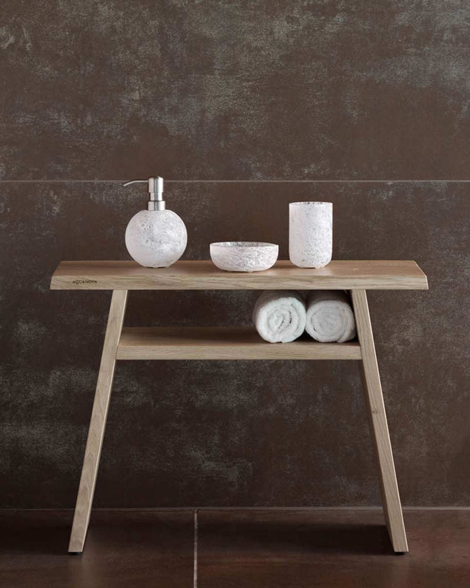 Panca con ripiano per il bagno