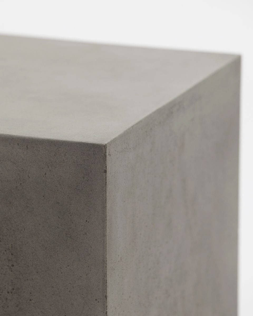 Panca di design in cemento