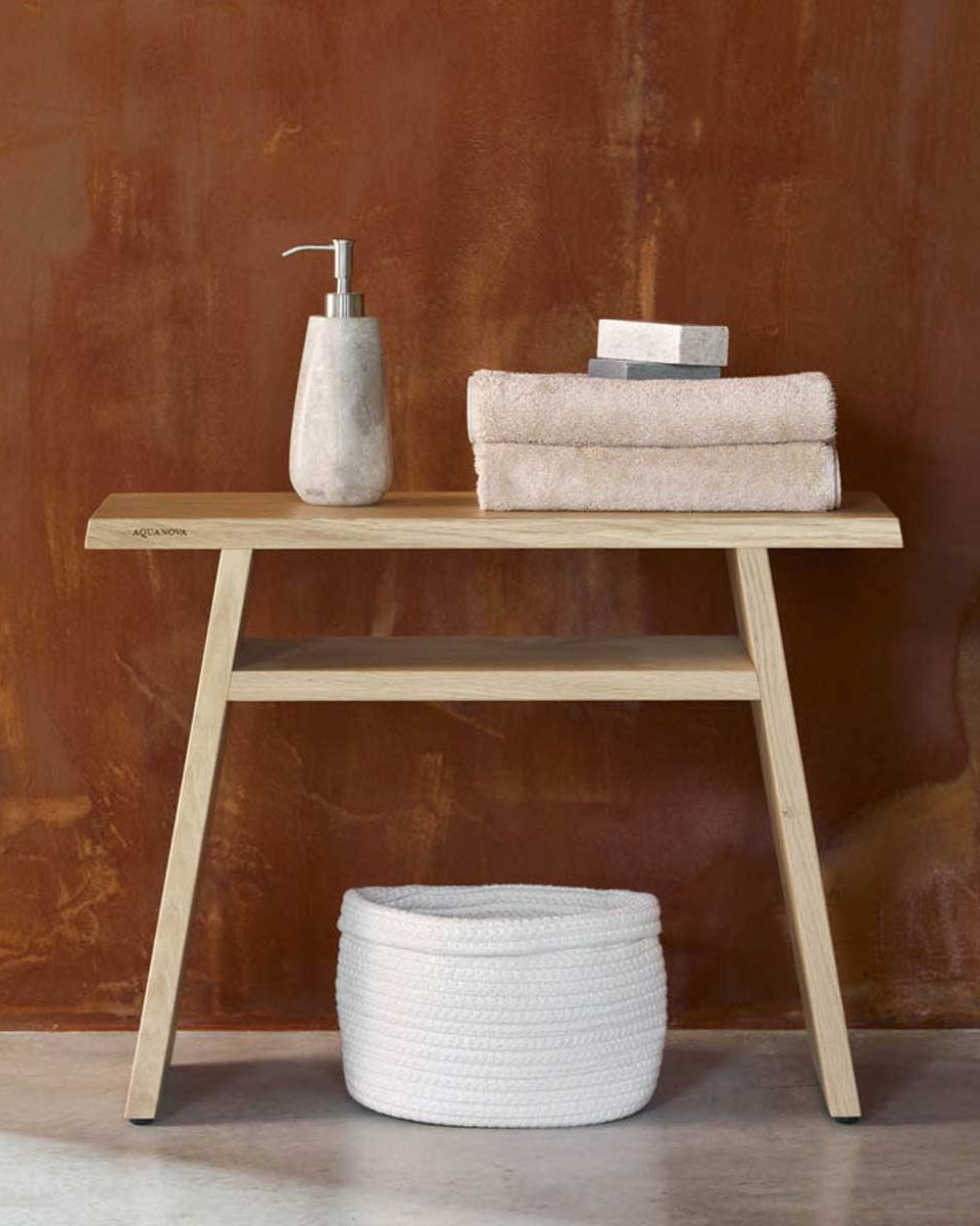 Panca in legno per il bagno