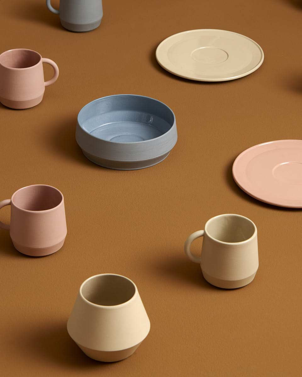 Piatti e tazze pastello