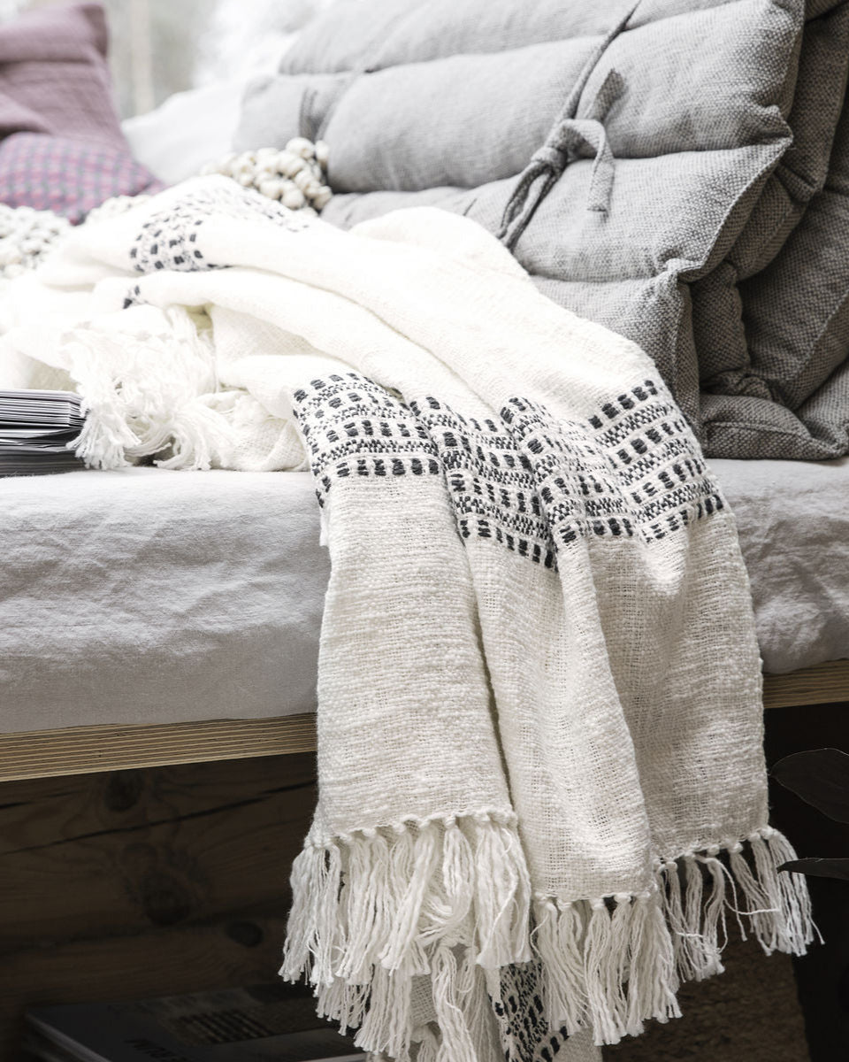 Elegante plaid bianco in cotone con motivo ricamato