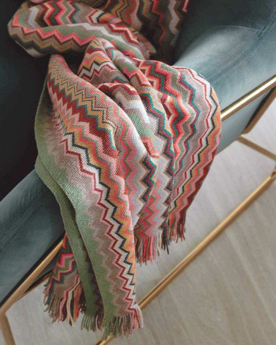 Plaid design zigzag in lana vergine