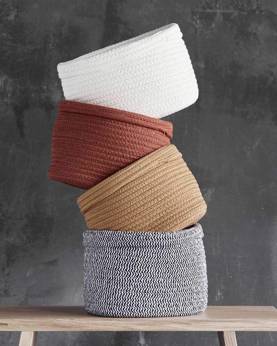 Porta ordine e allegria in bagno con i portaoggetti colorati di Aquanova