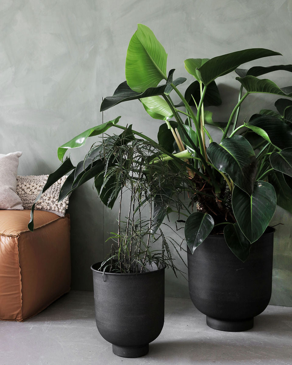 Portavasi in metallo grigio scuro by House Doctor