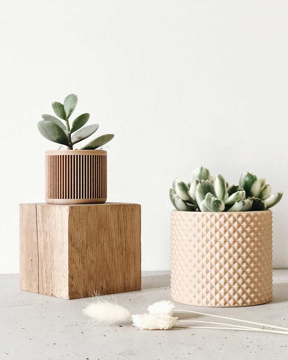 Portavaso realizzato con materiali riciclabili 