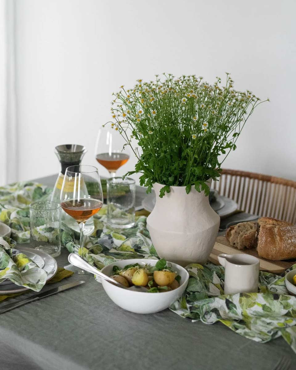 Runner in lino con stampa foglie verdi