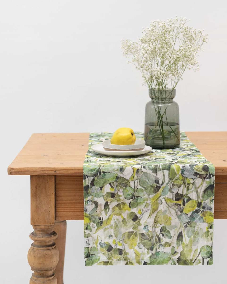 Linen Tales - runner tavola in lino con foglie verdi