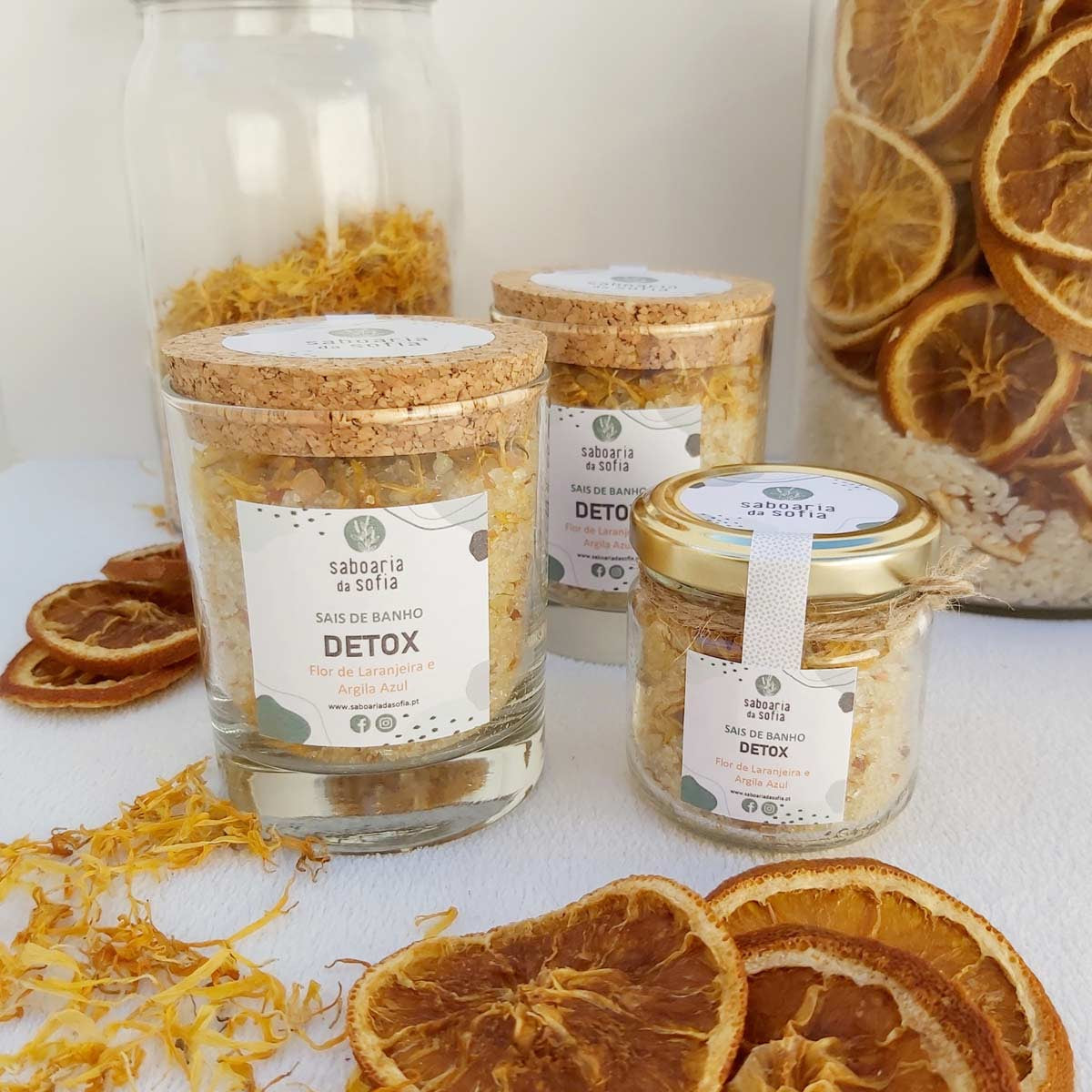 Sali da bagno profumati ai fiori di arancio e argilla blu