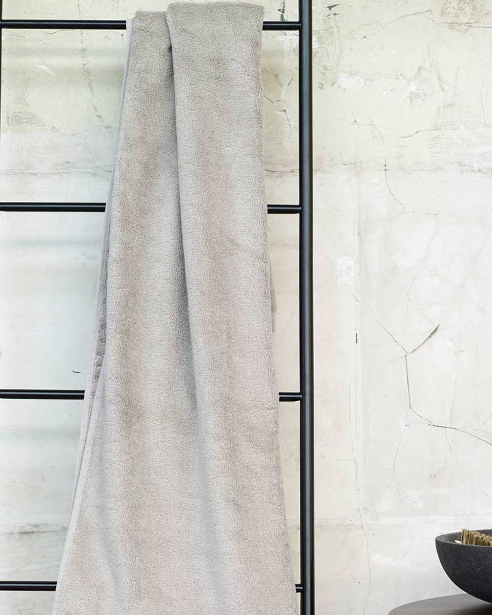 Scala nera porta asciugamani