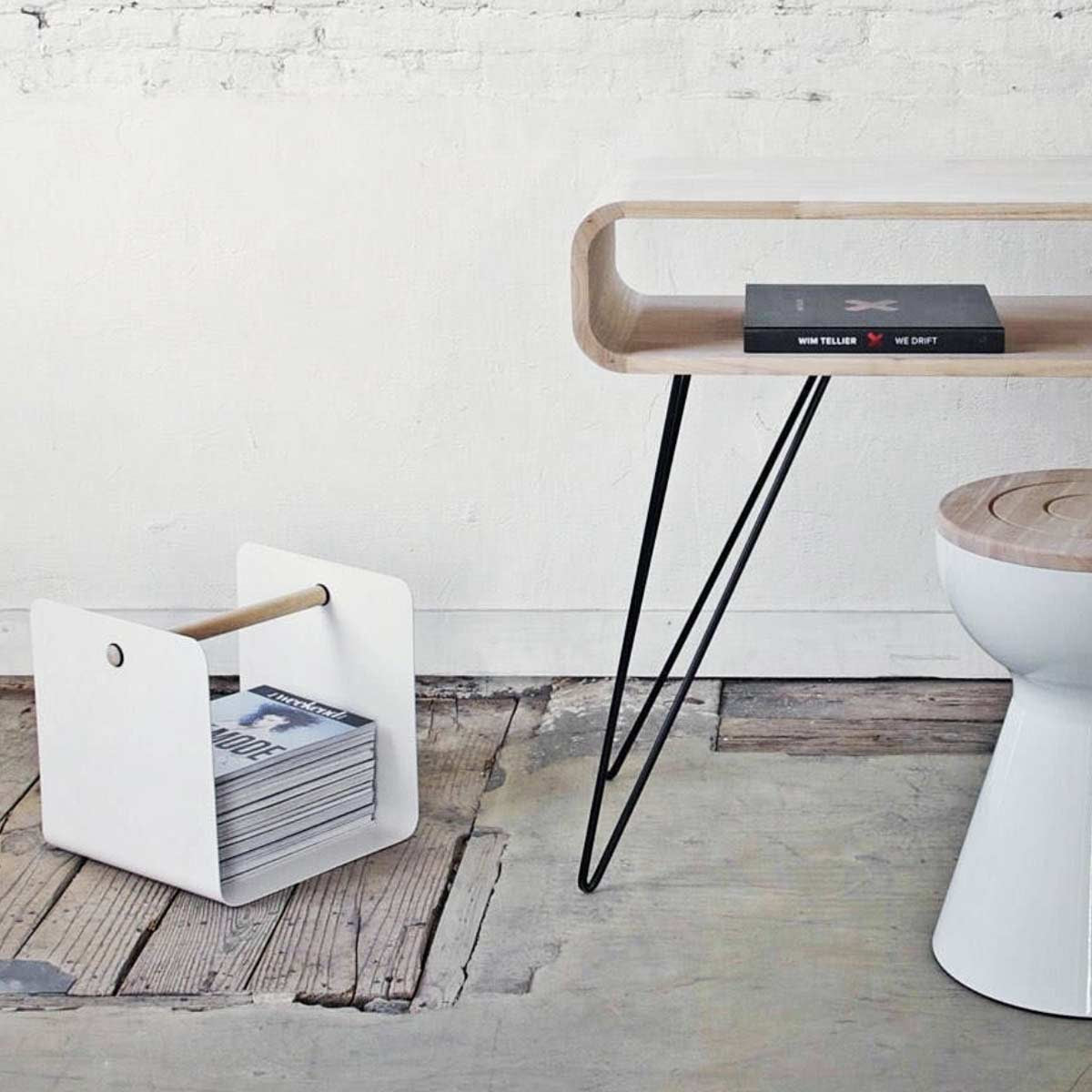 Scrivania in legno chiaro