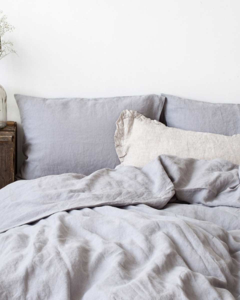 Set copripiumino e due federe di lino grigio chiaro