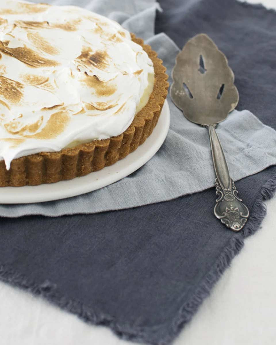 Set sei tovagliette grigie in lino con frange